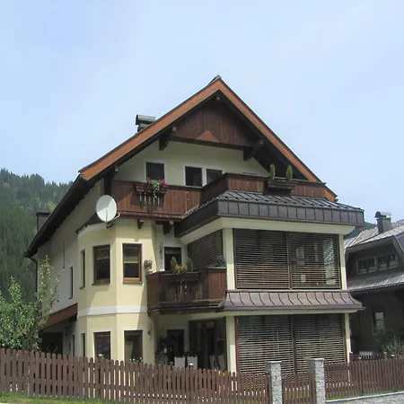 아파트 Flat In With A Balcony *