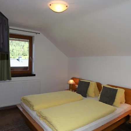 Flat In With A Balcony * 크리믈